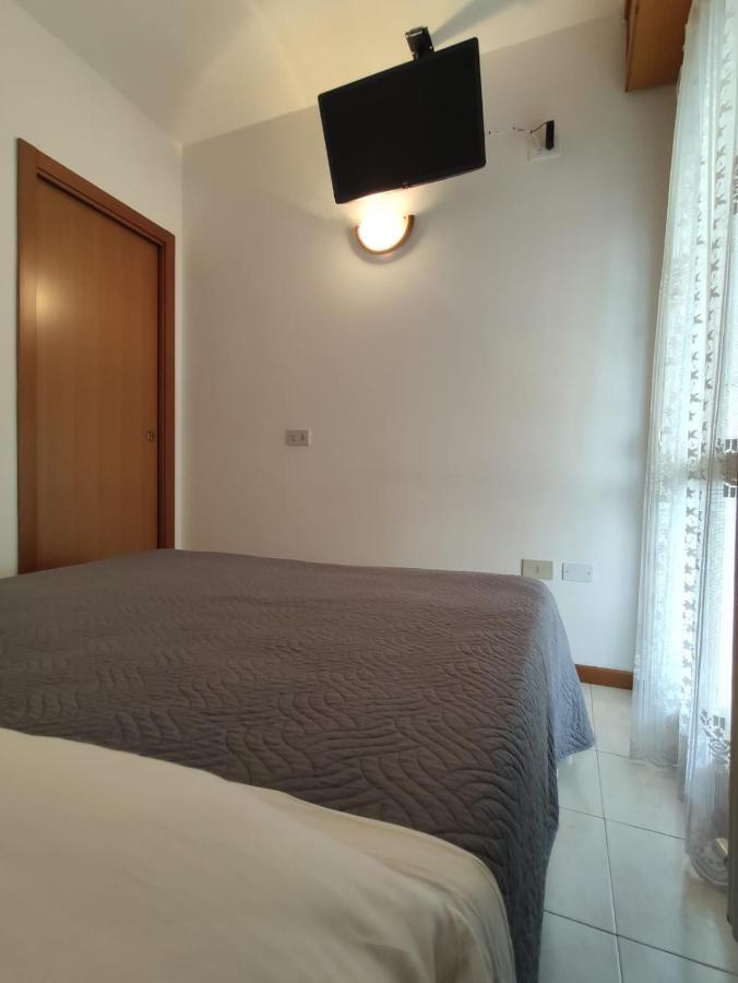 Bafile 18 - Piazza Marconi - - 50 Mt Dal Mare * Lido di Jesolo